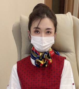 Twitter大神《宝马神》空姐制服黑丝美腿