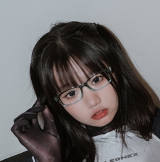 p站up主双马尾连体黑丝写真