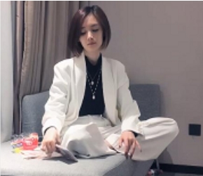 探花大神《文轩探花》遇到高冷颜值短发妹成功搏美人一笑+[3V-4.9G]