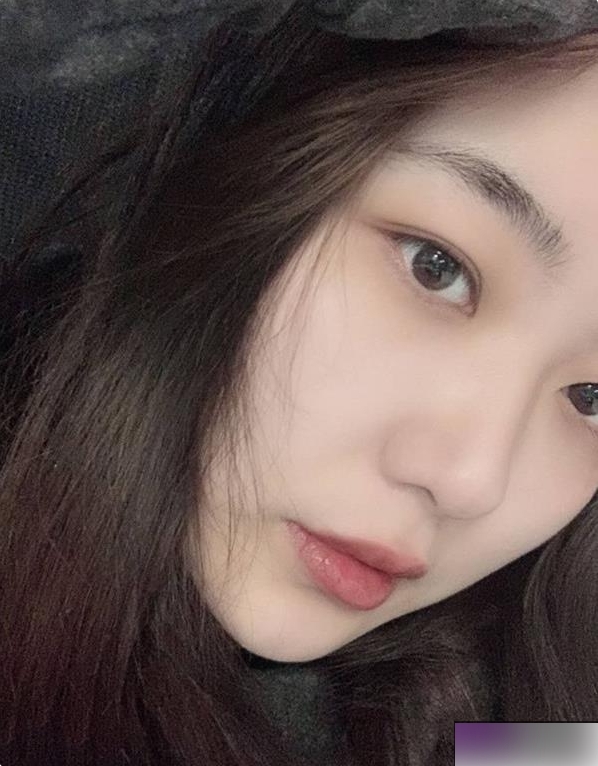 陕西天生丽质女孩（夏儿）被渣男曝光私密自拍，尺度惊人！【1G】