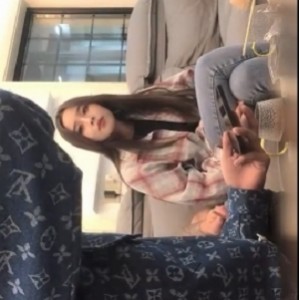 迷人大神穿牛仔裤的性感良家