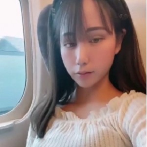 高颜值美女自玩展示-252M百度云