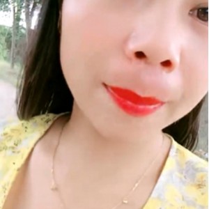 农村骚娘们：户外裸奔狂震，2.6G视频震撼上线