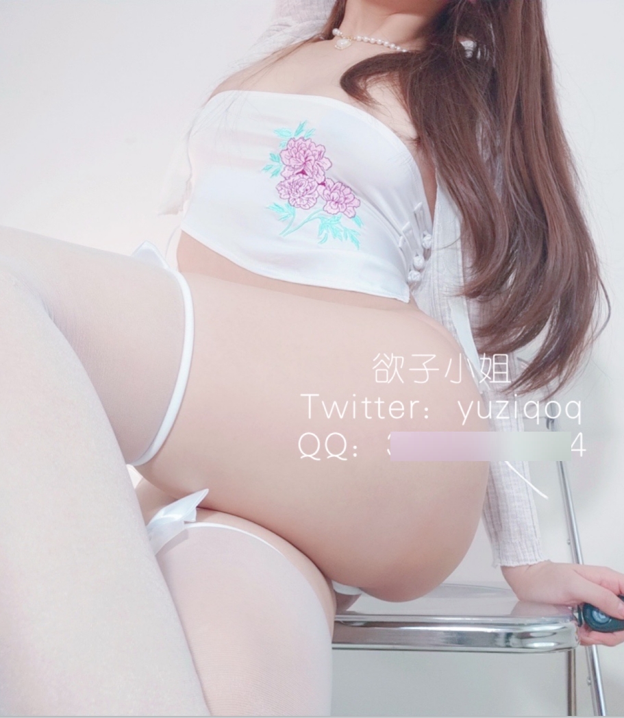 小蔡头喵喵喵视频125.5g合集，黑丝毛衣格子裙魅力展现