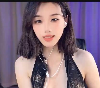 满级女神lockheadgirld：21V3.3G自拍视频，车灯颜值坏女人气质