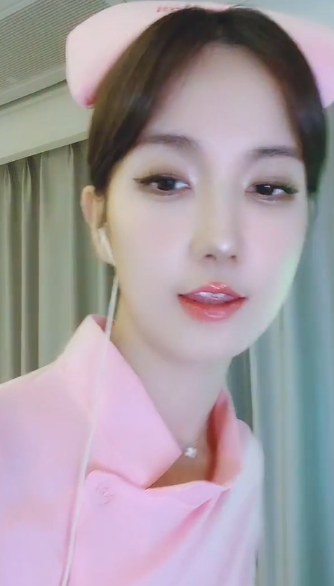 花椒当家花旦宁依纯：性感护士装诱惑热舞，露背长裙惊舞台，13段视频总时长49:55