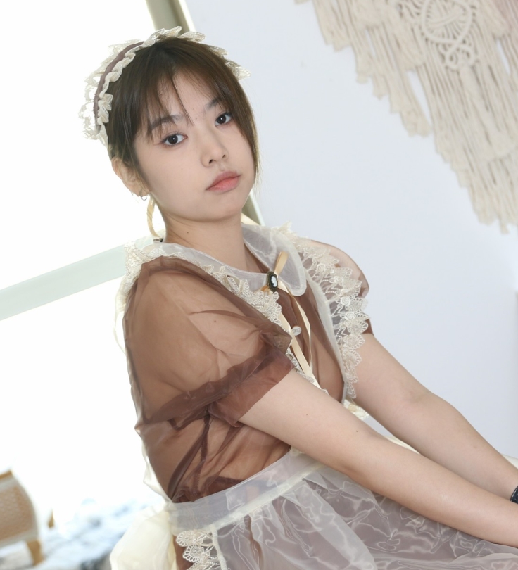 超顶校花艾玛一字马内部私拍视频960P高清