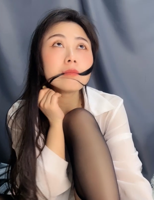 绫小姐姐：美腿御姐66部视频震撼上线