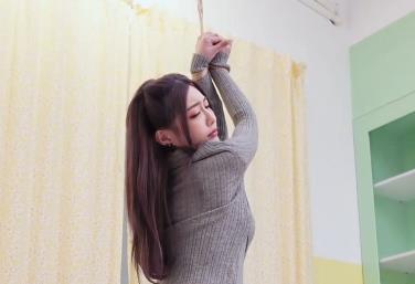 束缚教育优质美女舞蹈老师最新合集3V2G，身材迷人，剧情引人入胜