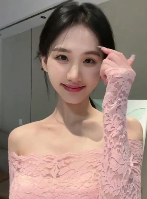 抖音红人裴南苇线下互动合集4V67M，短视频解压必备