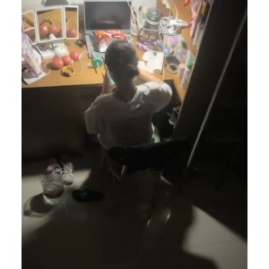 百度盘甜美老六女大学生最新合集1V441MB，和室友聊天中与男朋友视频