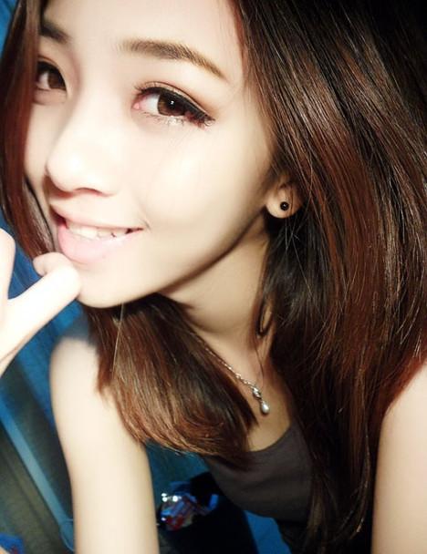 《雯妹青纯魅力：6个绯闻视频，1.7G校园直播精彩》