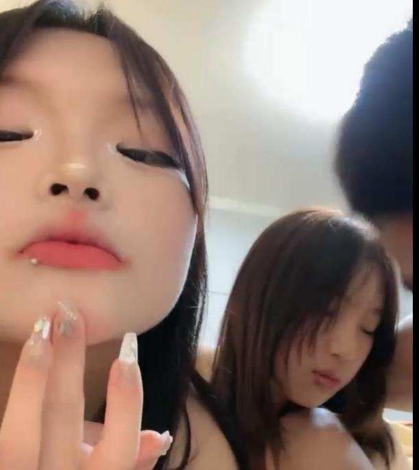 快手甜美小甜甜最新合集1[8V5.8G]，姐妹自拍激战资源