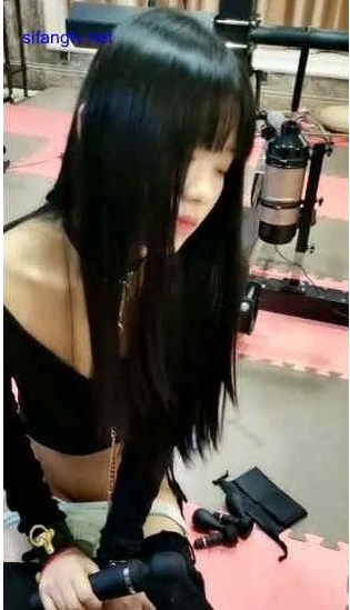 高反差虎牙美女主播天晴才艺道具展示大合集1V大小，精彩瞬间不容错过