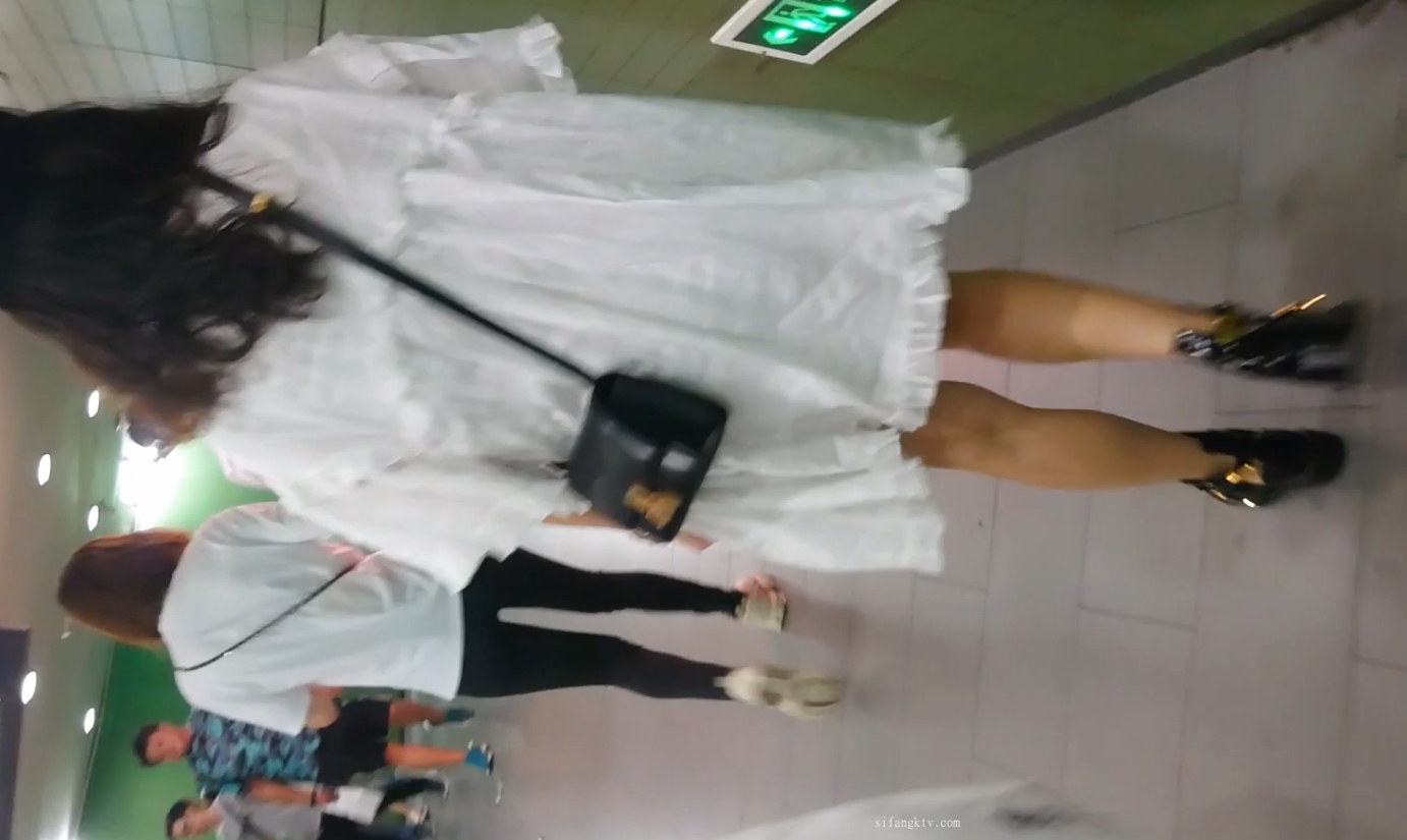 魔手CD小雅厕拍59v11.8g合集[短发圆脸/龙华隔间/含弹幕]