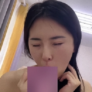 绝密展示超美女友私拍3部5.09G样样做足