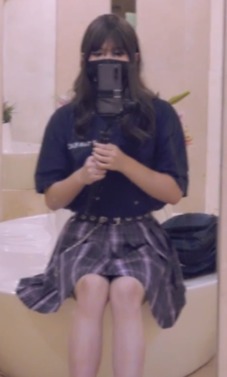 推特小美厕所自玩1部50mb超感觉