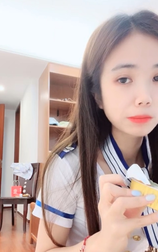 推特妮妮反差眼镜妹合集60v56.4g感觉