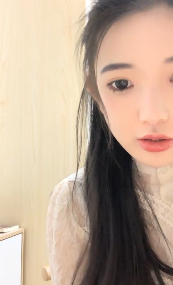 大二学妹宿舍直播合集80V50.4G劲爆