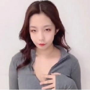 OnlyFans辉夜姬多人指教私拍88部50G清纯面孔下玩得过分