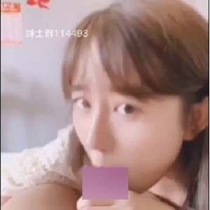 校园球场极限展示狐尾少女被围观1部171M太敢玩了