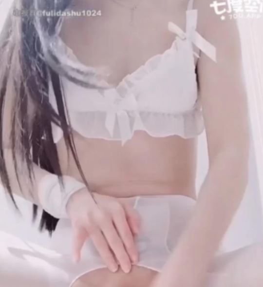 妹子cuteli白丝JK私拍合集二十部两G占星猫福利太炸裂
