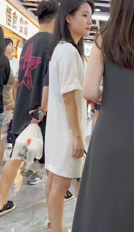 KFC长裙少妇拍摄1部287MB透视无痕内痕美腿