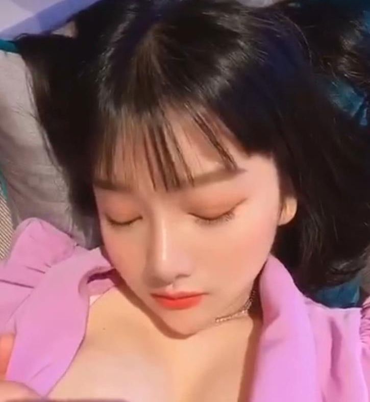 小尤奈出狱后抖音复出热舞合集多V12G这杯子太顶了